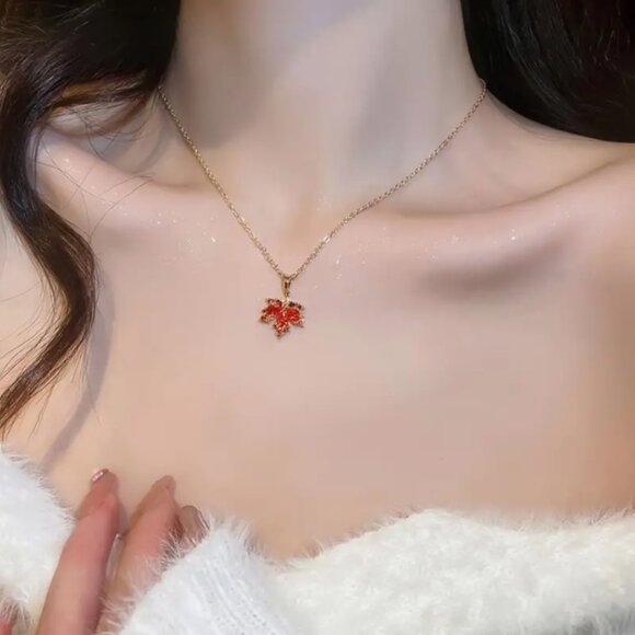 🍏50% OFF/3+...Pretty Crystal, Zircon Maple Leaf Pendant Necklace - Picture 3 of 7